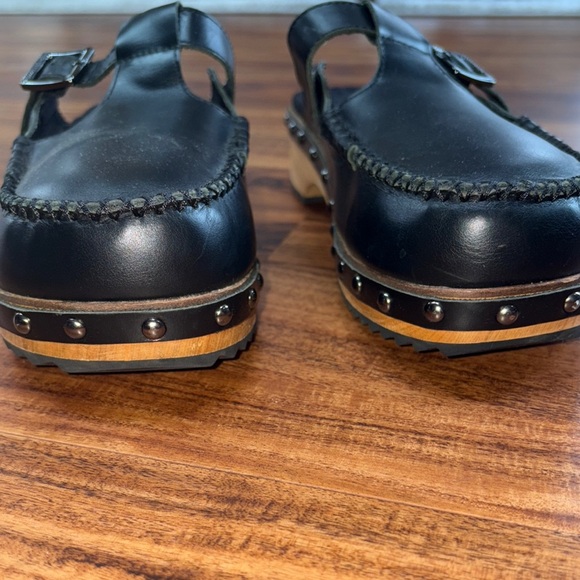 Kelsi Dagger Black Leather Loafers with Slip-On Design - Picture 2 of 9